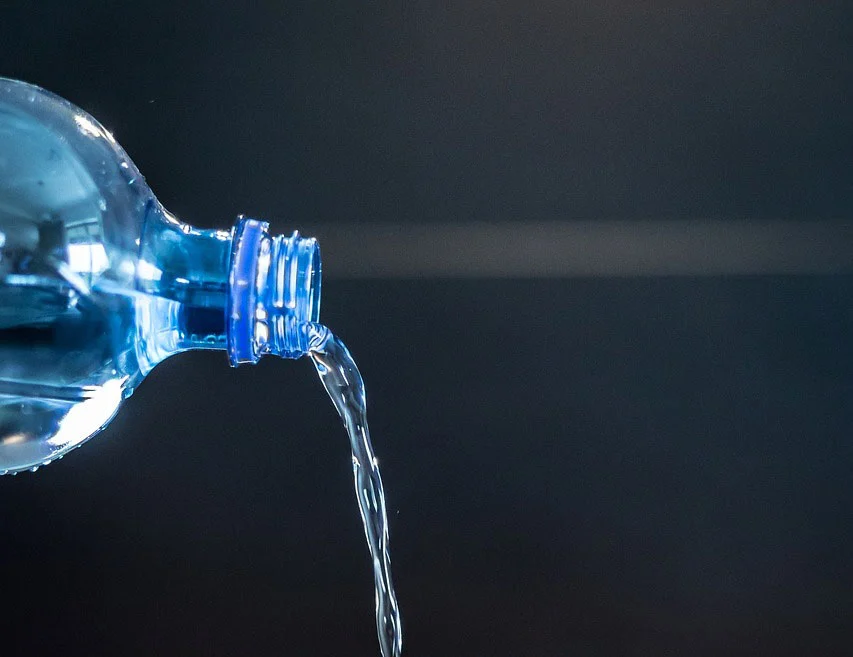 Pode colocar água mineral direto no aquário? Pode colocar água mineral direto no aquário?